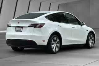 Tesla Model Y 2023 AWD Long Range 4dr Crossover