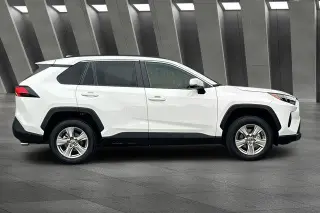 Toyota RAV4 2025 AWD XLE 4dr SUV