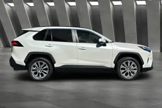 Toyota RAV4 2024 AWD XLE Premium 4dr SUV
