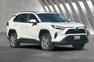 Toyota RAV4 2024 AWD XLE Premium 4dr SUV