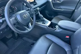 Toyota RAV4 2024 AWD XLE Premium 4dr SUV