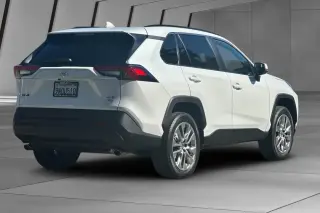 Toyota RAV4 2024 AWD XLE Premium 4dr SUV
