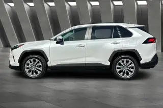 Toyota RAV4 2024 AWD XLE Premium 4dr SUV