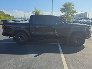 Nissan Frontier 2025 4x4 PRO-4X 4dr Crew Cab 5 ft. SB