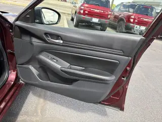 Nissan Altima 2025 2.5 SV 4dr Sedán