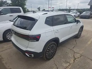 Volkswagen Taos 2026 SE 4dr SUV