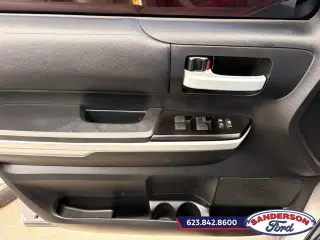 Toyota Tundra 2017 4x2 SR5 4p CrewMax Cabina Extendida Camioneta SB (5.7L V8 FFV)
