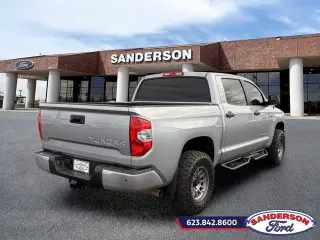 Toyota Tundra 2017 4x2 SR5 4p CrewMax Cabina Extendida Camioneta SB (5.7L V8 FFV)