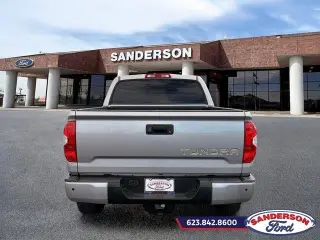 Toyota Tundra 2017 4x2 SR5 4p CrewMax Cabina Extendida Camioneta SB (5.7L V8 FFV)