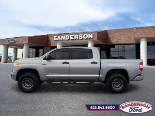 Toyota Tundra 2017 4x2 SR5 4p CrewMax Cabina Extendida Camioneta SB (5.7L V8 FFV)