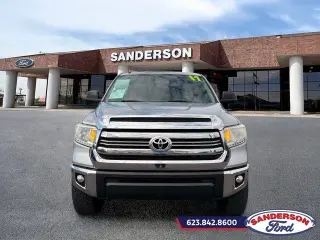 Toyota Tundra 2017 4x2 SR5 4p CrewMax Cabina Extendida Camioneta SB (5.7L V8 FFV)