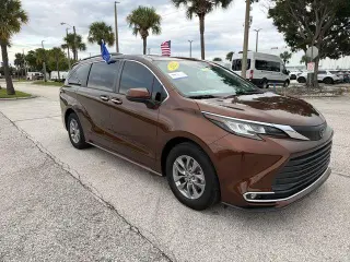 Toyota Sienna 2022 XLE 8-Pasajeros 4p Mini-Van