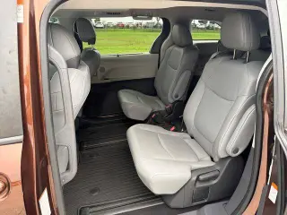 Toyota Sienna 2022 XLE 8-Pasajeros 4p Mini-Van