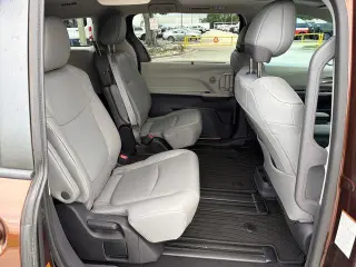 Toyota Sienna 2022 XLE 8-Pasajeros 4p Mini-Van