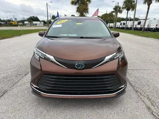 Toyota Sienna 2022 XLE 8-Pasajeros 4p Mini-Van