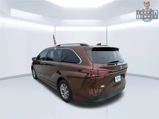 Toyota Sienna 2022 XLE 8-Pasajeros 4p Mini-Van
