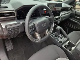 Toyota Tacoma 2025 4x4 SR5 4dr Double Cab 5.0 ft SB