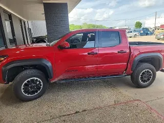 Toyota Tacoma 2025 4x4 SR5 4dr Double Cab 5.0 ft SB