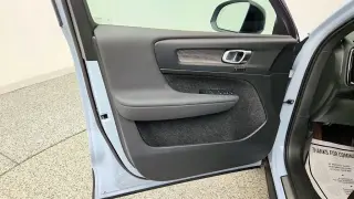 Volvo XC40 2024 AWD B5 Plus Tema Oscuro 4p SUV