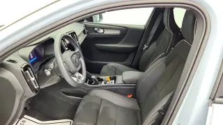 Volvo XC40 2024 AWD B5 Plus Tema Oscuro 4p SUV