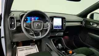 Volvo XC40 2024 AWD B5 Plus Tema Oscuro 4p SUV