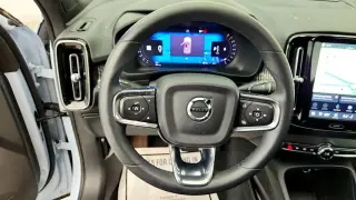 Volvo XC40 2024 AWD B5 Plus Tema Oscuro 4p SUV