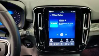Volvo XC40 2024 AWD B5 Plus Tema Oscuro 4p SUV