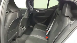 Volvo XC40 2024 AWD B5 Plus Tema Oscuro 4p SUV