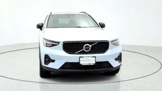 Volvo XC40 2024 AWD B5 Plus Tema Oscuro 4p SUV