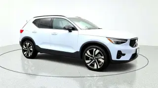 Volvo XC40 2024 AWD B5 Plus Tema Oscuro 4p SUV