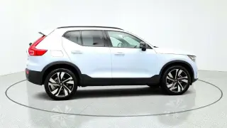 Volvo XC40 2024 AWD B5 Plus Tema Oscuro 4p SUV