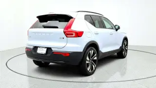 Volvo XC40 2024 AWD B5 Plus Tema Oscuro 4p SUV