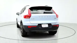 Volvo XC40 2024 AWD B5 Plus Tema Oscuro 4p SUV
