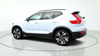 Volvo XC40 2024 AWD B5 Plus Tema Oscuro 4p SUV