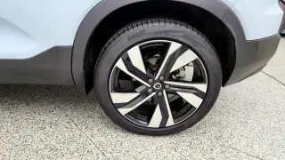 Volvo XC40 2024 AWD B5 Plus Tema Oscuro 4p SUV