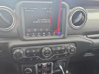 Jeep Wrangler Unlimited 2018 4x4 Sahara 4dr SUV (lanzamiento a mitad de año)