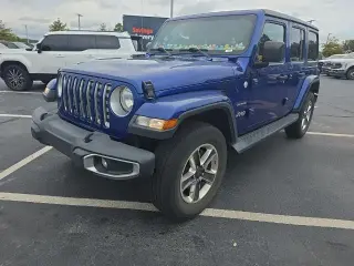 Jeep Wrangler Unlimited 2018 4x4 Sahara 4dr SUV (lanzamiento a mitad de año)