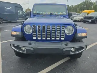 Jeep Wrangler Unlimited 2018 4x4 Sahara 4dr SUV (lanzamiento a mitad de año)