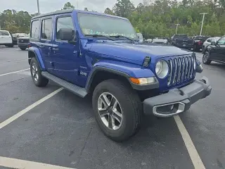 Jeep Wrangler Unlimited 2018 4x4 Sahara 4dr SUV (lanzamiento a mitad de año)