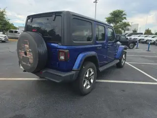 Jeep Wrangler Unlimited 2018 4x4 Sahara 4dr SUV (lanzamiento a mitad de año)
