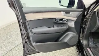 Volvo XC90 2025 AWD B6 Ultra Tema Brillante Claro 7-Pasajeros 4p SUV (lanzamiento medio del año)