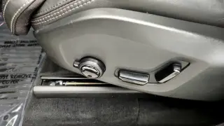 Volvo XC90 2025 AWD B6 Ultra Tema Brillante Claro 7-Pasajeros 4p SUV (lanzamiento medio del año)