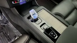 Volvo XC90 2025 AWD B6 Ultra Tema Brillante Claro 7-Pasajeros 4p SUV (lanzamiento medio del año)