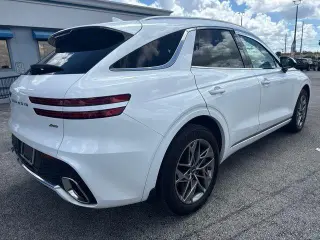 Genesis GV70 2025 AWD 2.5T Estándar 4p SUV