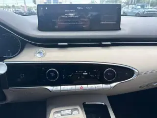 Genesis GV70 2025 AWD 2.5T Estándar 4p SUV