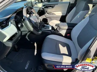 Toyota RAV4 Híbrido 2021 AWD XLE 4dr SUV