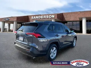 Toyota RAV4 Híbrido 2021 AWD XLE 4dr SUV