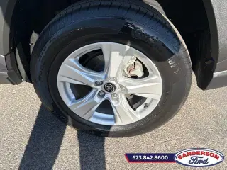 Toyota RAV4 Híbrido 2021 AWD XLE 4dr SUV