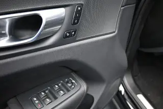 Volvo XC60 2025 AWD B5 Plus Dark Theme SUV de 4 puertas