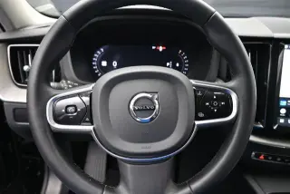 Volvo XC60 2025 AWD B5 Plus Dark Theme SUV de 4 puertas